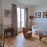 Bright & Elegant With View Over Invalides, Near St Germain Des Pres パリ