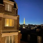 Bright & Elegant With View Over Invalides, Near St Germain Des Pres パリ
