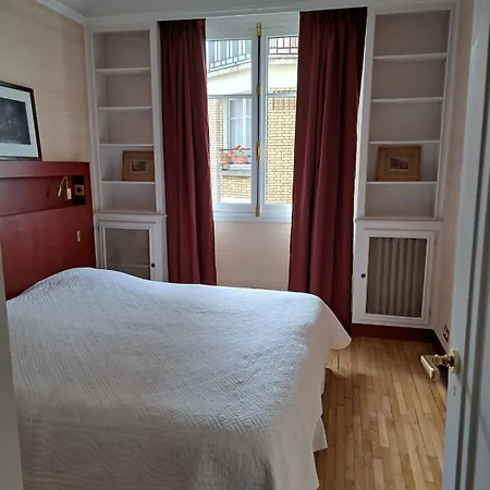 Apartamento Bright & Elegant With View Over Invalides, Near St Germain Des Pres