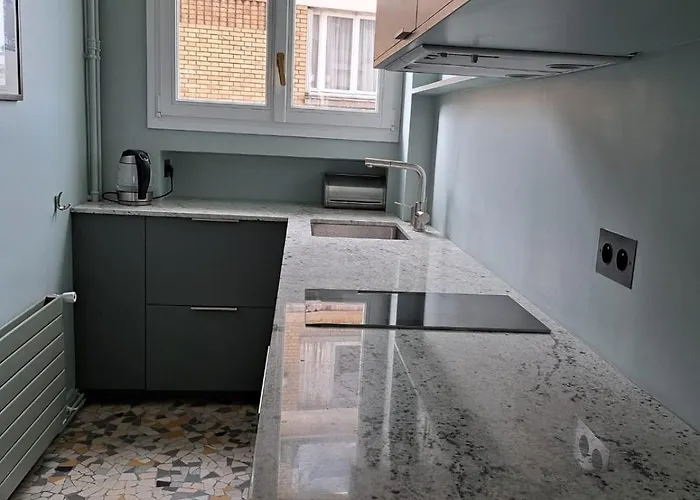 Bright & Elegant With View Over Invalides, Near St Germain Des Pres Lägenhet