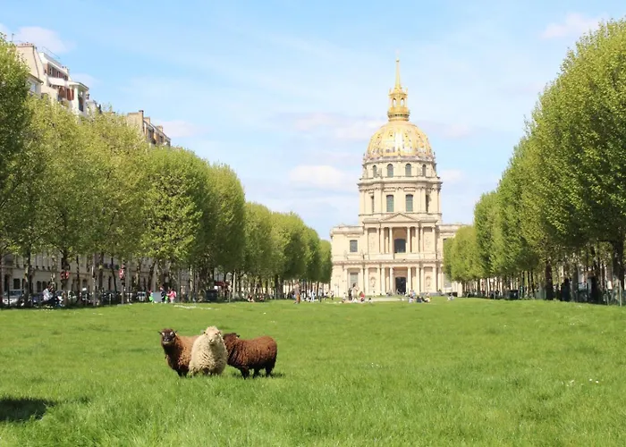 Bright & Elegant With View Over Invalides, Near St Germain Des Pres Lägenhet