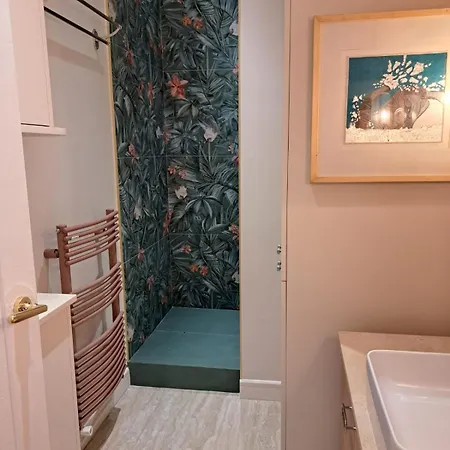 Bright & Elegant With View Over Invalides, Near St Germain Des Pres Apartment