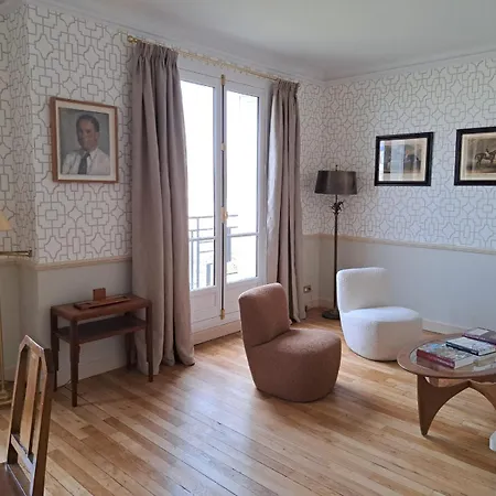 Bright & Elegant With View Over Invalides, Near St Germain Des Pres Paris