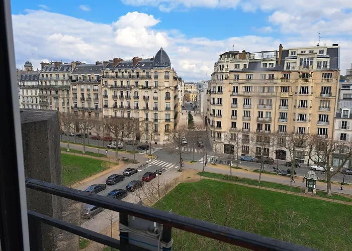 Bright & Elegant With View Over Invalides, Near St Germain Des Pres 巴黎