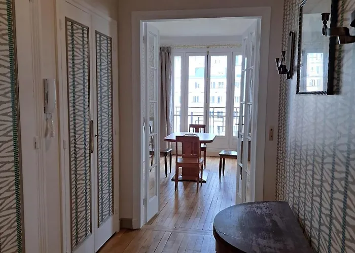 Bright & Elegant With View Over Invalides, Near St Germain Des Pres Appartement