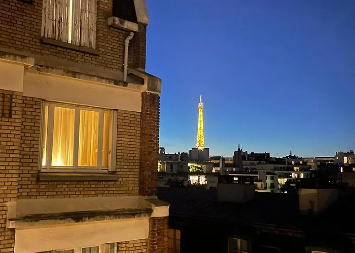 Bright & Elegant With View Over Invalides, Near St Germain Des Pres Parijs