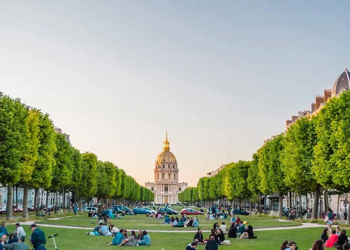 Appartement Bright & Elegant With View Over Invalides, Near St Germain Des Pres Parijs