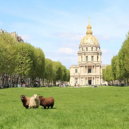 Bright & Elegant With View Over Invalides, Near St Germain Des Pres Apartment