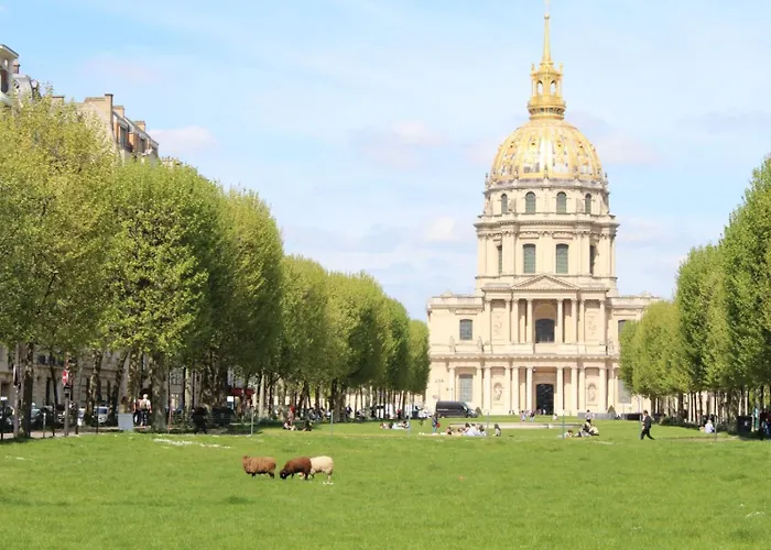 דירה Bright & Elegant With View Over Invalides, Near St Germain Des Pres פריז